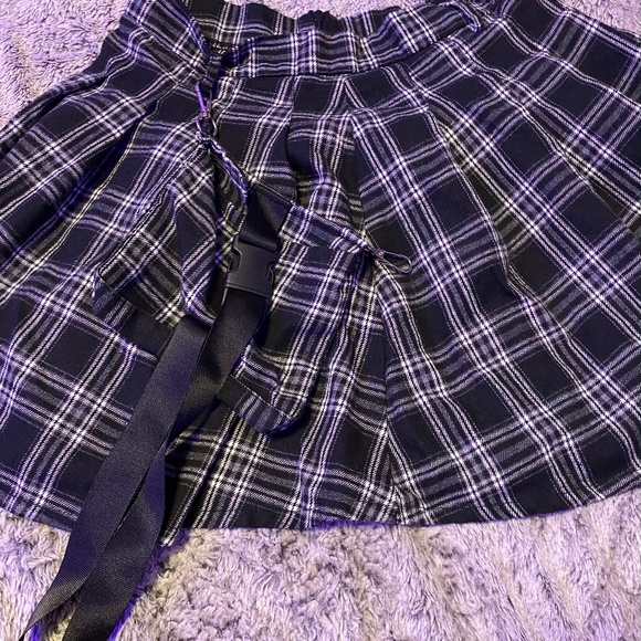 SHEIN Tartan side pocket belted mini skirt (PLEASE CHECK DESCRIPTION) - Picture 1 of 2